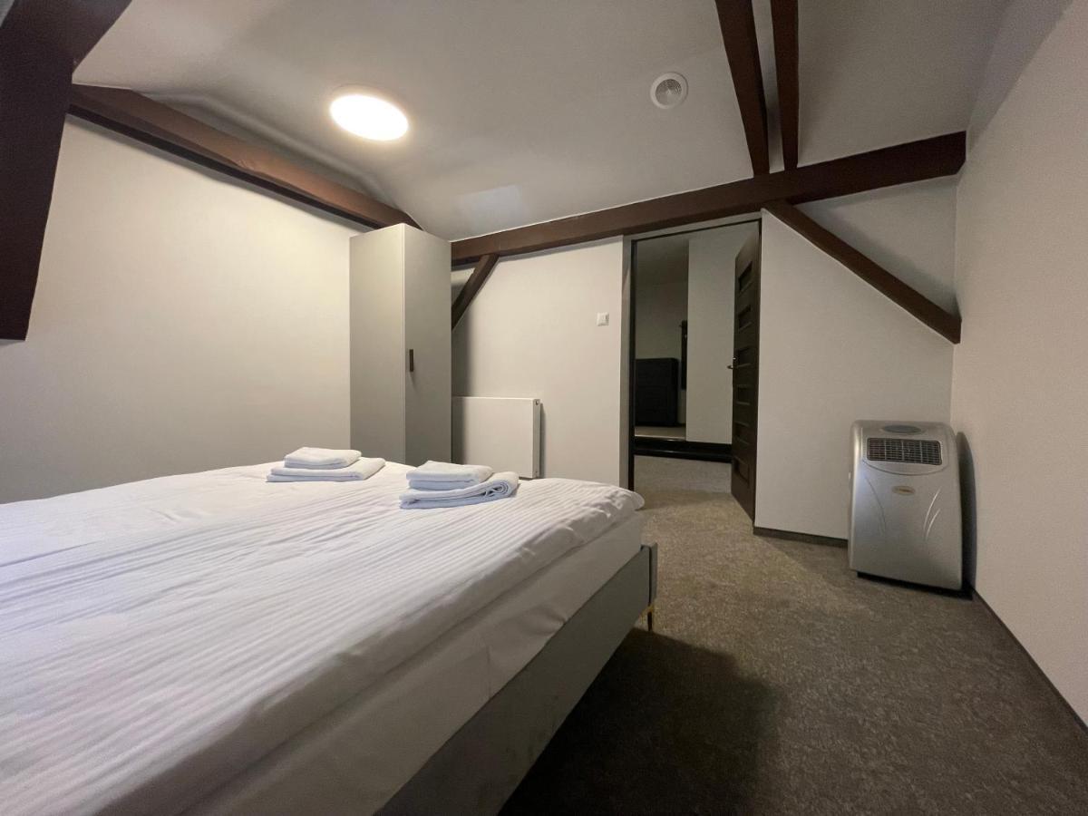 Hotel Red Ostrowiec Swietokrzyski Ngoại thất bức ảnh