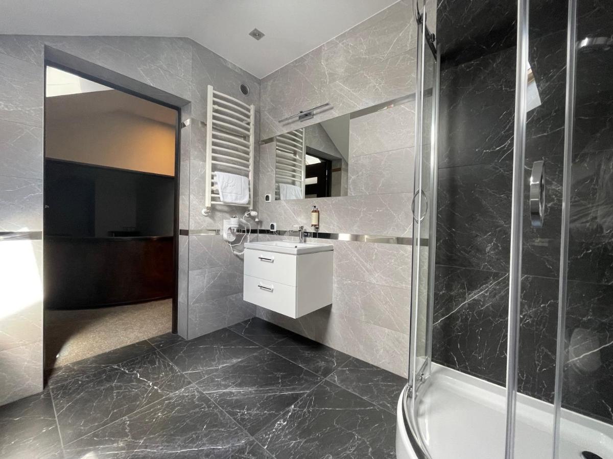 Hotel Red Ostrowiec Swietokrzyski Ngoại thất bức ảnh