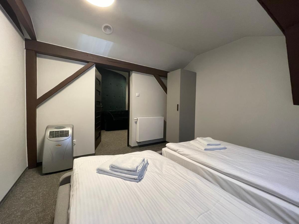 Hotel Red Ostrowiec Swietokrzyski Ngoại thất bức ảnh