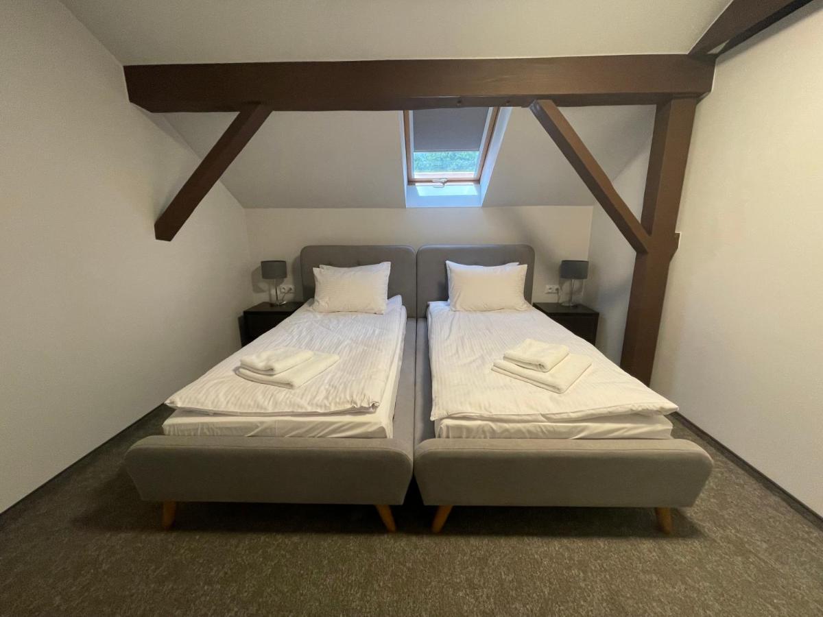 Hotel Red Ostrowiec Swietokrzyski Ngoại thất bức ảnh