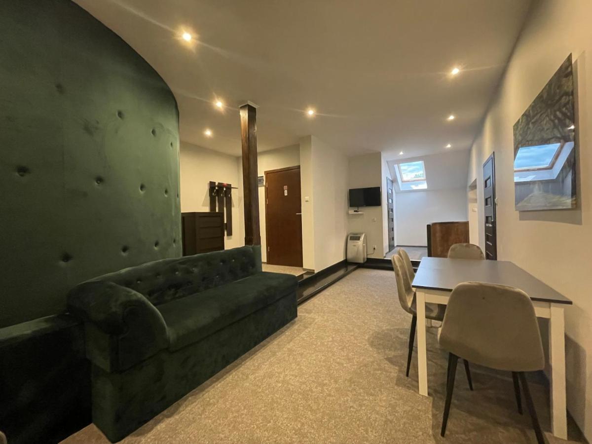 Hotel Red Ostrowiec Swietokrzyski Ngoại thất bức ảnh