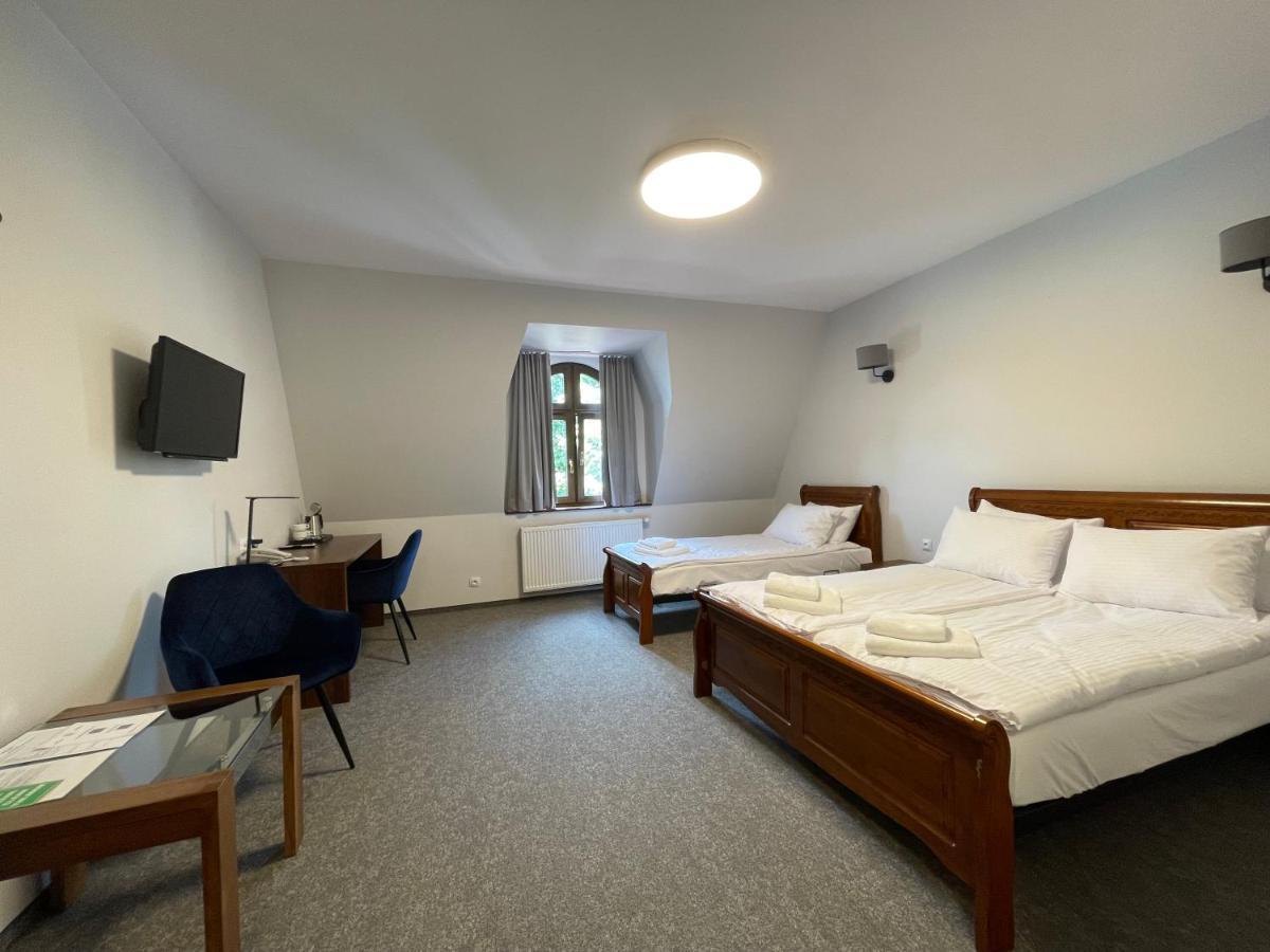 Hotel Red Ostrowiec Swietokrzyski Ngoại thất bức ảnh
