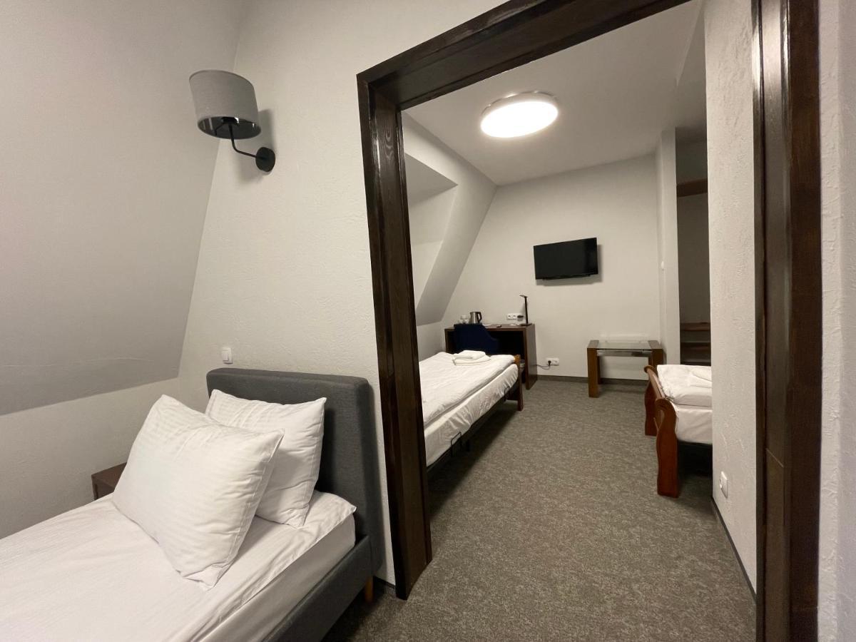 Hotel Red Ostrowiec Swietokrzyski Ngoại thất bức ảnh