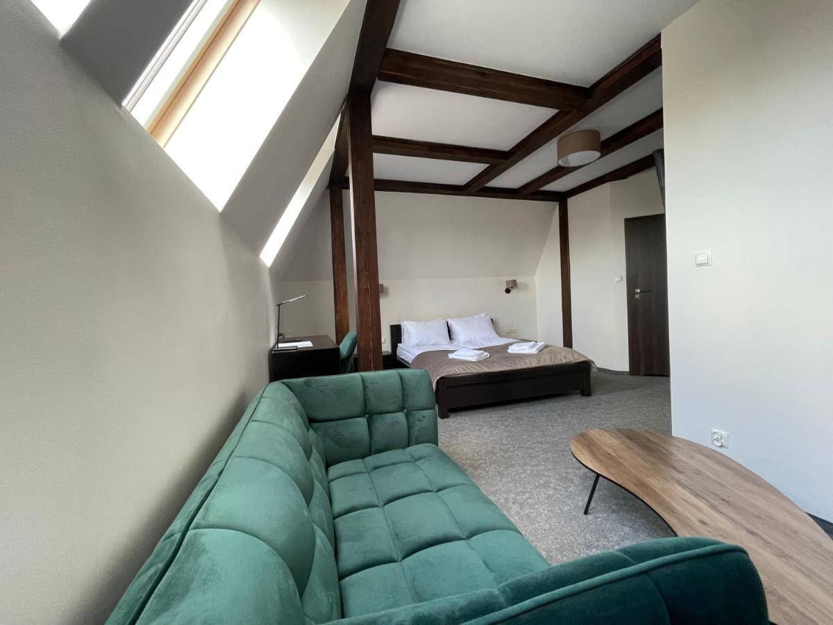 Hotel Red Ostrowiec Swietokrzyski Ngoại thất bức ảnh