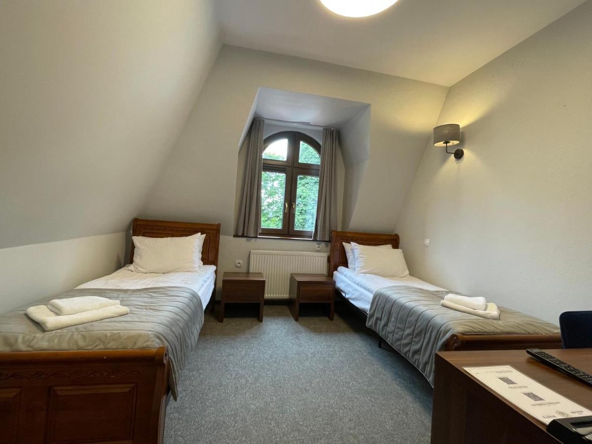Hotel Red Ostrowiec Swietokrzyski Ngoại thất bức ảnh