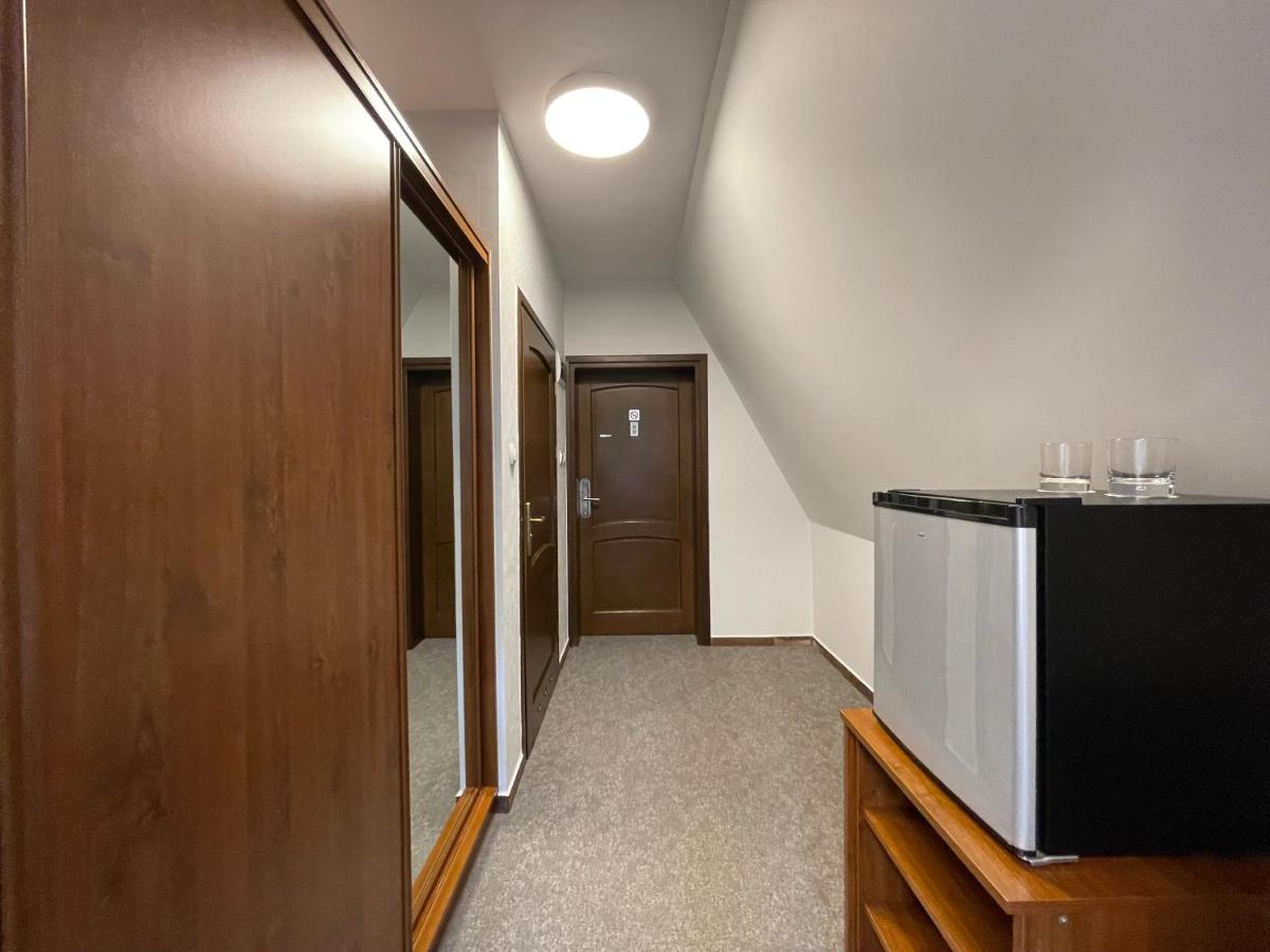 Hotel Red Ostrowiec Swietokrzyski Ngoại thất bức ảnh